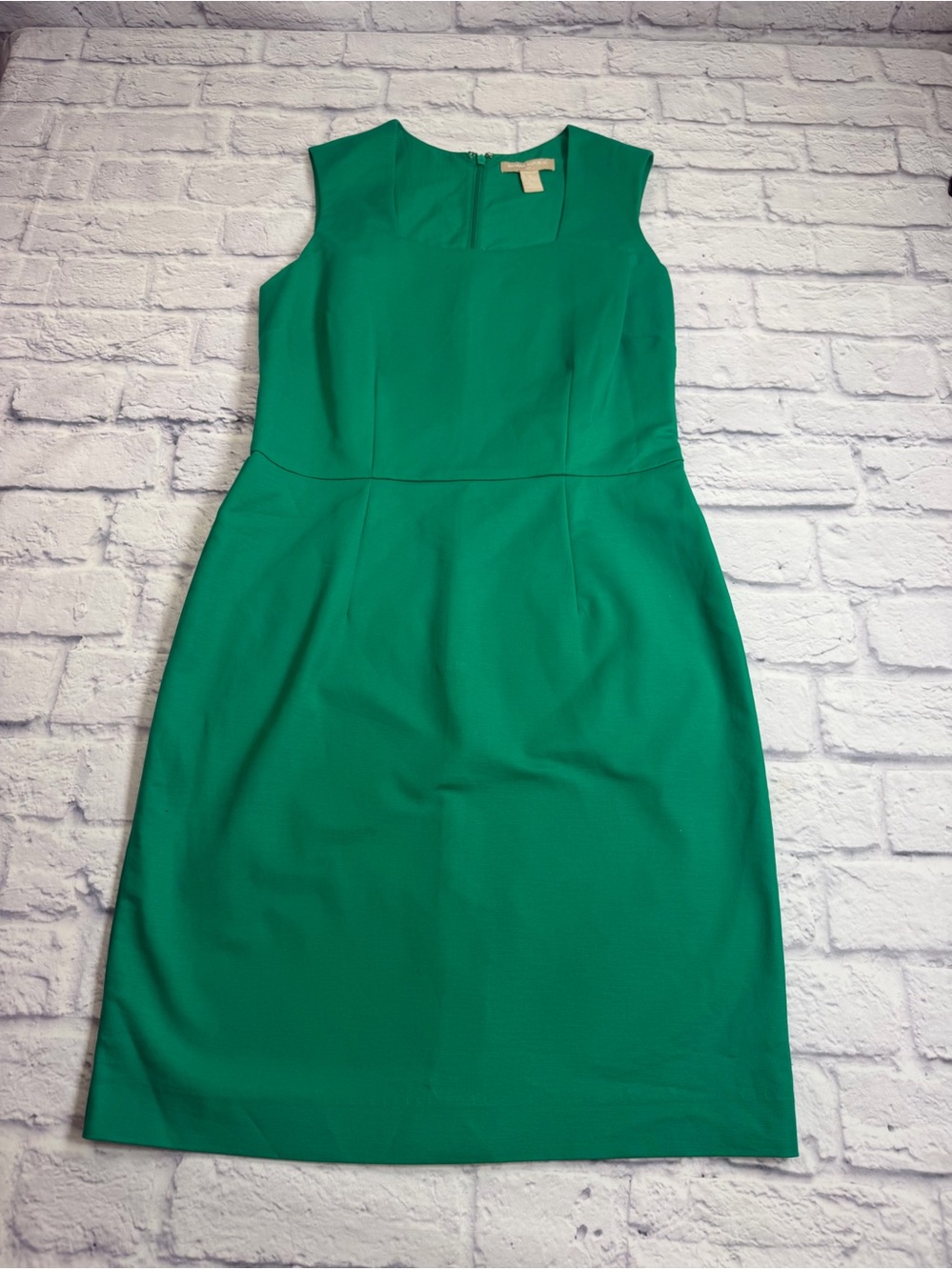 Banana Republic Kelly Green Sleeveless Sheath Dress. Size 8.